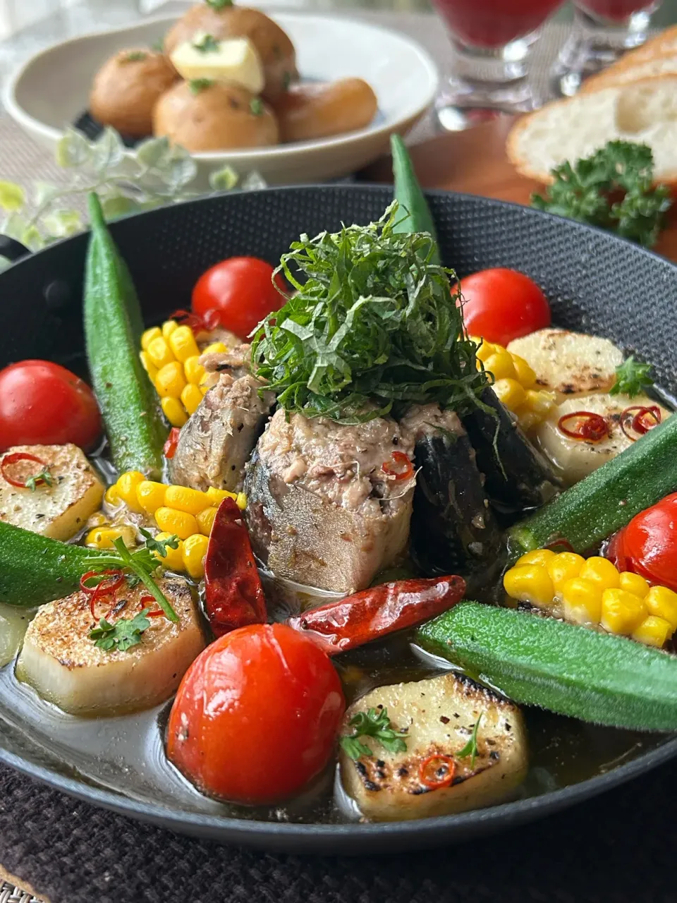 おうちアヒージョ♡鯖缶と長芋の和風仕立てアヒージョ|まなまな♡さん