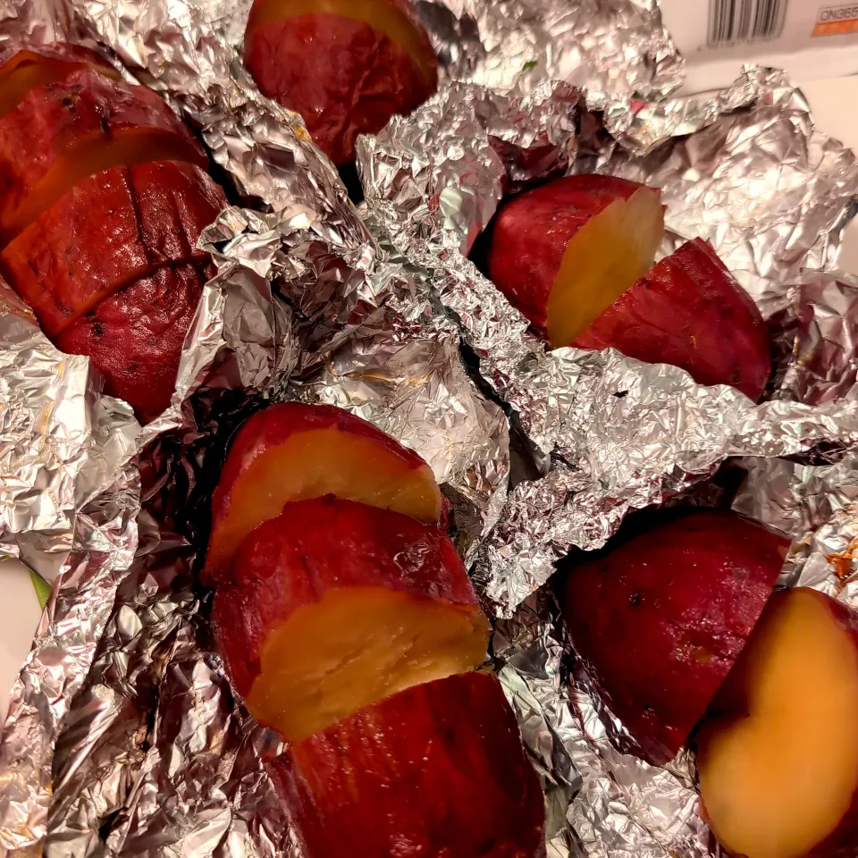 蜜で艶っ艶の焼き芋達🍠|チョコさん