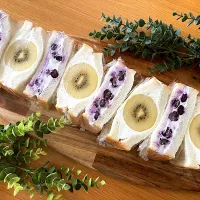 ＊梅雨のサンドイッチ🥪☔️＊６月のフルーツサンド🥝🫐＊|＊抹茶＊さん