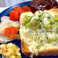 6/14の朝ごパン　アボカドチートースト🥑|🐧ペンギン2さん