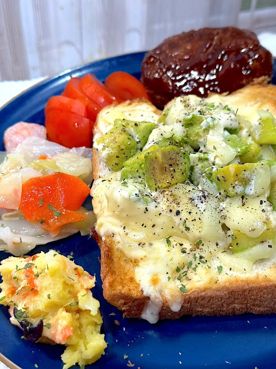 6/14の朝ごパン　アボカドチートースト🥑|🐧ペンギン2さん