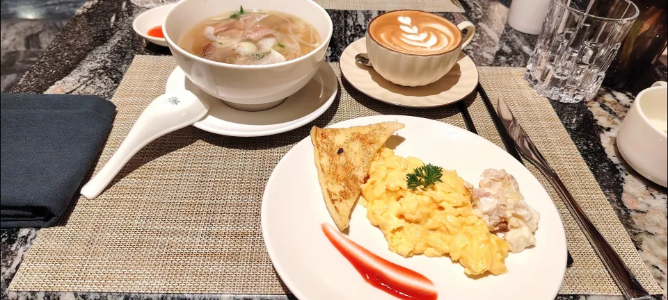 Morning breakfast beef pho, scrambled eggs with cheese, French toast, potato tuna salad with hot latte 💯💋😋😍 Hotel grand du lac HCM District 1 (check out day|🍒lynnlicious🍒さん