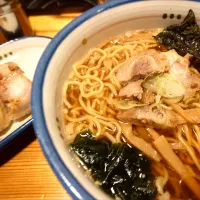 【昼営業は12時〜13時30分】 
東京ラーメン つなふじ
ラーメン (生麺150g、680円) 
＋チャーシューにぎり (2ケ、220円)
@十条2分
(赤羽から徒歩26分)
25161
〈醤84塩25噌󠄀15タ5昆8出8F8冷7
混1〉