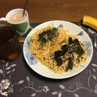 たらこパスタ、塩昆布辛子明太子パスタ、ホットミルクココア、六条麦茶、バナナ(昼飯)|enarinさん