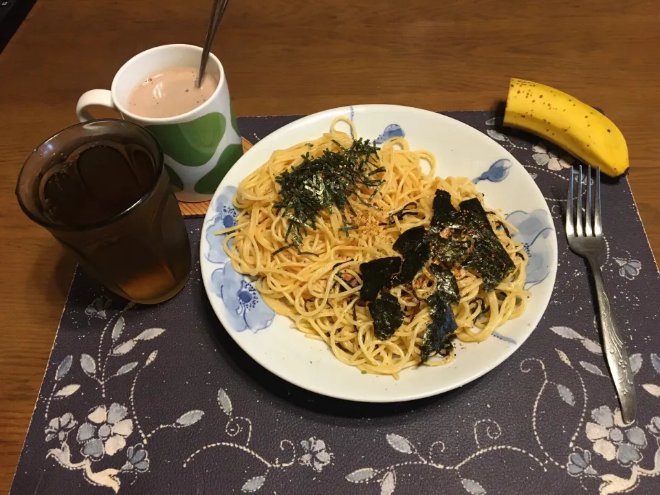 たらこパスタ、塩昆布辛子明太子パスタ、ホットミルクココア、六条麦茶、バナナ(昼飯)|enarinさん
