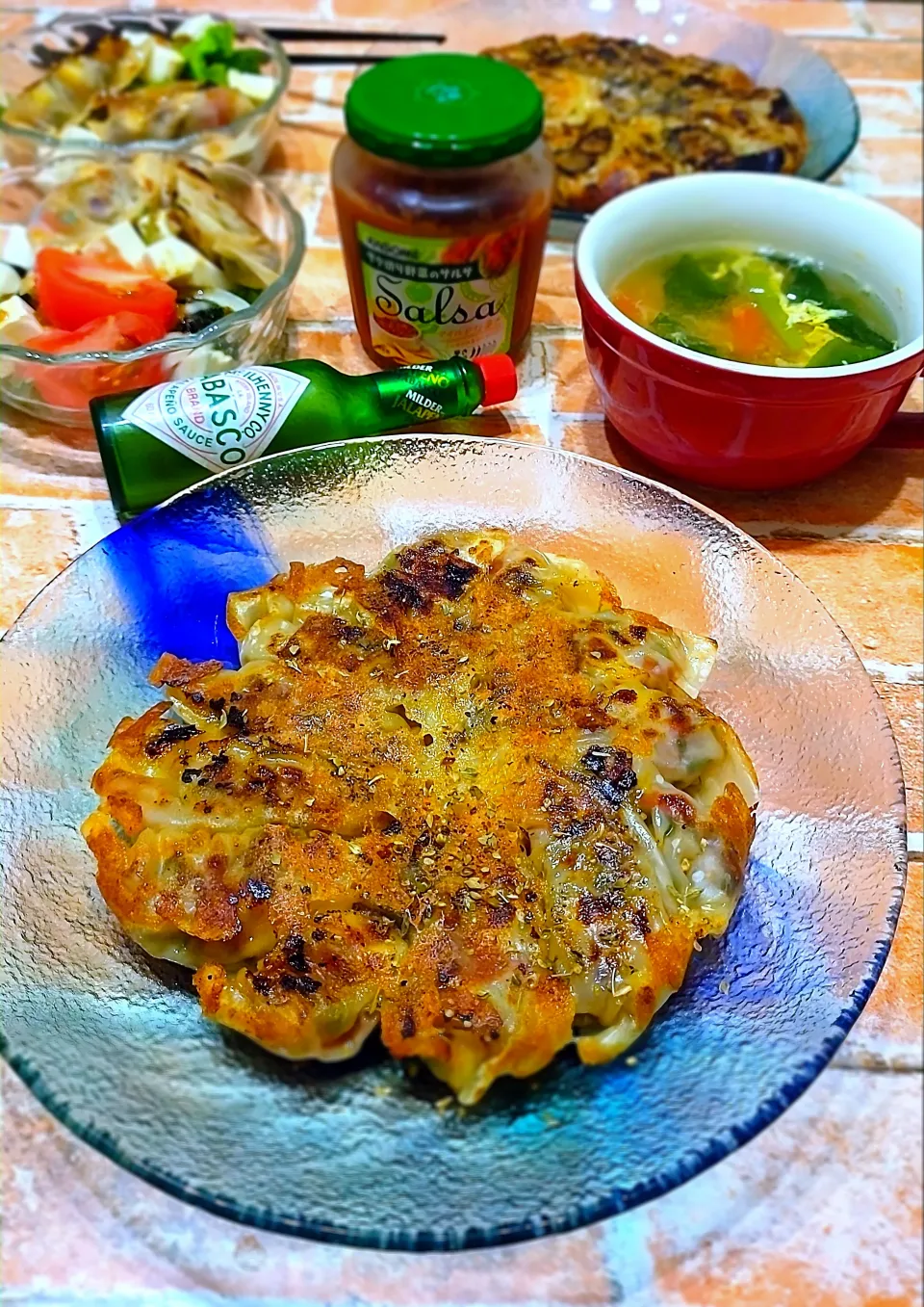 チーズの羽根つきサルサソースでメキシカン餃子|みったんさん