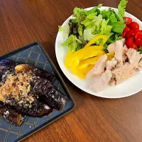 チキンサラダと焼き茄子🌛|みーぬさん