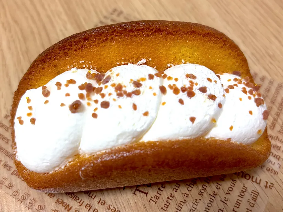 ファミマの⁉️クリームがおいしい😋ふわふわオムレット😍✨（紛れもなく！生クリームでした🙂）|山勝さん
