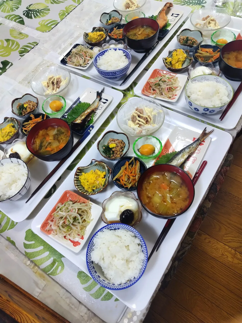 子供達は鮭の塩焼き定食で、大人は鰯の定食です✨日曜のお昼ご飯✨|rikako♪。.:＊さん