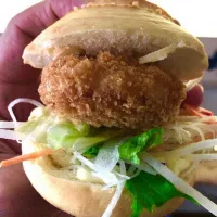 「Almond Brioche Burger」
ナッティで柔らかなブリオッシュで
クリームコロッケを挟んで
バーガー仕立ての昼ごはん🍔|ばくあんしゃさん