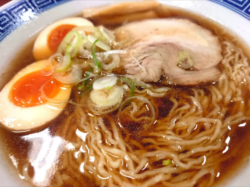【6/18までの催事出展 from 
岐阜県高山市】
中華そば 豆天狗
飛騨高山中華そば (850円)
＋味付け玉子 (150円)
＠京王百貨店新宿店 信州・飛騨高山・富山 物産と観光展 
25162
〈醤85塩25噌󠄀15タ5昆8出8F8冷7
混1〉|大脇さん