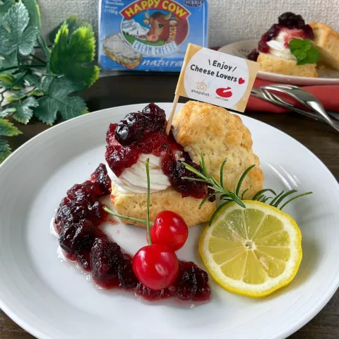 「ハッピーカウクリームチーズ　プレーン・ハーブ」を使ってみたSnapdishの料理・レシピ写真:ハッピーカウクリームチーズdeクリームチーズ＆生クリーム入りスコーン