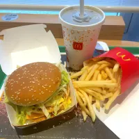 ビッグマック
マックフライポテト
プレミアムローストアイスコーヒー|T. Wonderさん