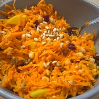 Simple Carrot Salad
Refreshingly Simple Carrot  Salad: A Crunchy Delight|Laki Maikaʻiさん