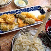 蒸し暑いお昼に氷見うどん細麺とお惣菜の天麩羅|ぱいんてーるさん