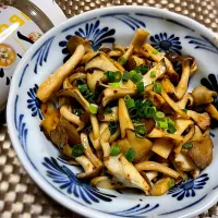 キノコのつぶみそ炒め🍄|ちゃっぴ〜さん