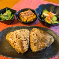 ☆鶏めしおにぎり　☆焼き生揚げ　☆酢の物　☆ごま和え|chikakoさん