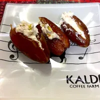 デーツにピスタチオ入りクリームチーズ| bloomさん