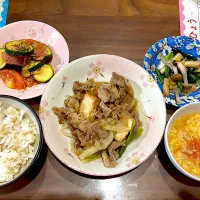 厚揚げで肉豆腐　トマ玉スープ　ほうれん草としめじのごま和え　トマトとズッキーニのイタリアン炒め|おさむん17さん