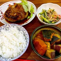 父の日なので、小6の娘とハンバーグ作りました！きゅうりの中華和えは中2の長男が作りました。パパが喜んでくれて嬉しかったです！|りえはるさん