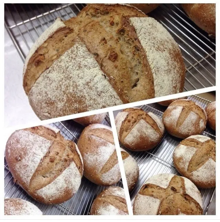 明日のパン🥖
「Pain de campagne aux noisettes」
いつものマルチシリアルに加えて
ヘーゼルナッツを入れた
カンパーニュ(^^)香りが👍|ばくあんしゃさん