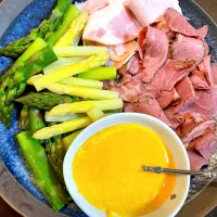 茹でアスパラとパストラミビーフ　オランデーズソース|DKさん