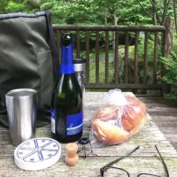 「6Pチーズ&ブリュット」
🧀🍎🥖🍾を持って
森の中で 昼ごはん|ばくあんしゃさん