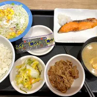 焼鮭定食に生野菜|マハロ菊池さん