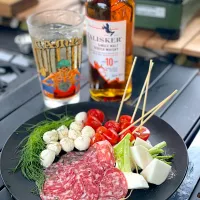 キャンプ飯 カプレーゼ|たつやん。さん