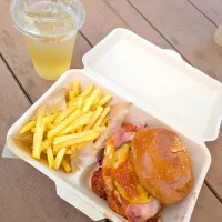 薬師デラックスバーガー🍔|じょうさん