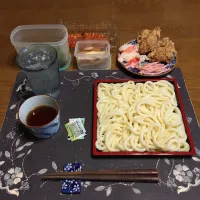ざるうどん、刻みみょうが、オーシャンキング、刻みロースハム、鳥の唐揚げ、野沢菜漬け、キムチ、三ツ矢サイダー(昼飯)|enarinさん