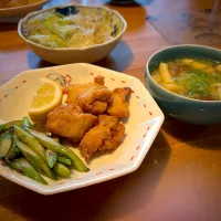 鶏の唐揚げとアスパラのソテーと、レタスとシラスの胡麻和えサラダと、なめこと豆腐の味噌汁|もえさん