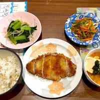 ミルフィーユとんかつ　スンドゥブチゲ　人参とピーマンのきんぴら　小松菜ともやしのナムル|おさむん17さん