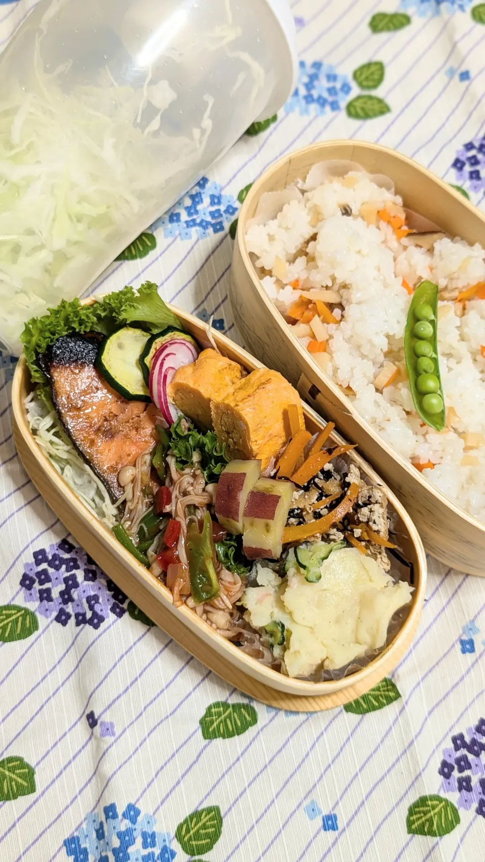 本日のお弁当〜鮭のバター焼きとちらし寿司弁当|f.1125beさん