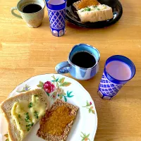 ライ麦食パンでチーズパン、ハードブレッドに日向夏ジャム、苺シェイク、たんぽぽ珈琲|さくたえさん