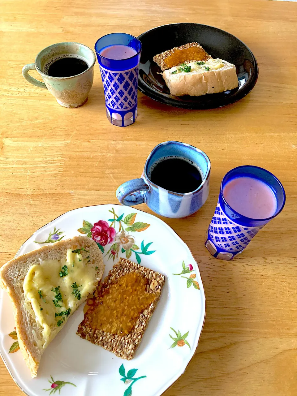 ライ麦食パンでチーズパン、ハードブレッドに日向夏ジャム、苺シェイク、たんぽぽ珈琲|さくたえさん