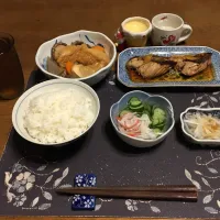 ご飯、ぶり照り、煮物、なます、酢の物、六条麦茶、手作りプリン、手作り牛乳ゼリー(夕飯)|enarinさん