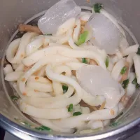 なめ茸と肉そぼろ入り胡麻ダレ冷やしうどん|darkbaronさん
