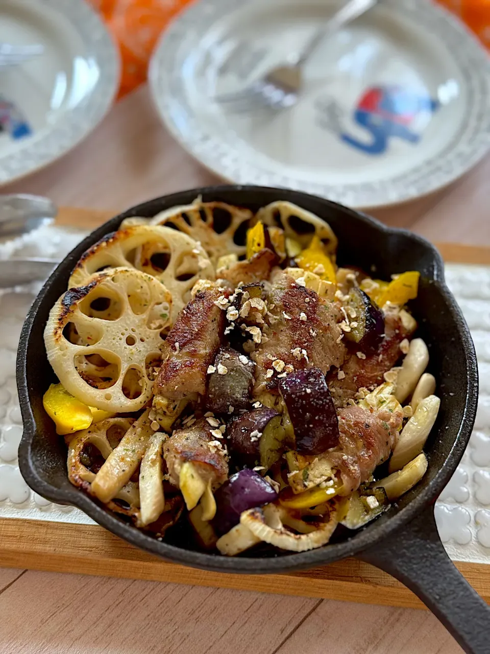 焼きレンコン入り茄子とパプリカの肉巻きアヒージョ🥓|さらっと🍀さん