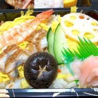 ご飯物はあまり酸っぱくない田舎混ぜ寿司のちらし風 鰻料理もメインの瓦そばたかせらしく 鰻の切り身もチョイと|🐈⸒⸒⸒⸒つるのダンス🐈🐾さん