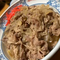 アゴに時間がかかっので牛丼作って簡単に どんぶりで1番楽で短時間で美味しく簡単に作れるのは牛丼 レシピなしの私の料理 しかしはっきり言って3軒の大手チェーンより絶品|🐈⸒⸒⸒⸒つるのダンス🐈🐾さん