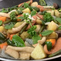 あえて名前を付けるなら有り合わせ材料のアヒージョ バジルの花のっけ🌸|🐈⸒⸒⸒⸒つるのダンス🐈🐾さん