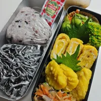 ☆高校生弁当☆雑穀米お握り梅と若芽、小松菜ナムル、枝豆、ブロッコリー、シラス卵焼き、ナゲット、切干大根、蒟蒻ゼリー|ｼｮｺﾗさん
