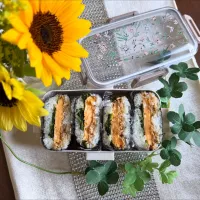 6/17❤︎私の鶏そぼろたまご焼きおにぎらず弁当🍙

今日気温が35℃まで上がるみたいですね☀️🙇‍♀️
暑い1日になりそうです💦

＊ 鶏そぼろ
＊ たまご焼き
＊ おにぎらず| Makinsさん