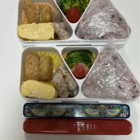 パパ弁と母弁☆男梅混ぜ込みおにぎり☆卵焼き☆ゆかり入りソーセージ☆ブロッコリー☆プチトマト☆ビーフシチュー風コロッケ☆岩下の新生姜入り香り揚げ|Saharaさん