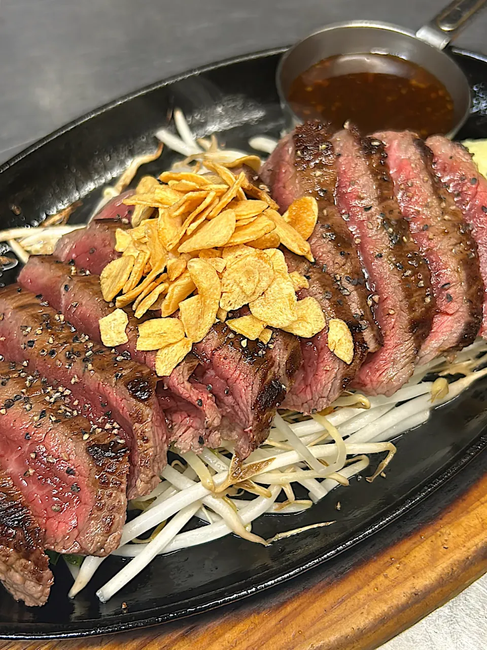【野菜増し】ガーリックランプランチ(肉100g増量)|坂の上の友さん
