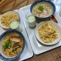 熊本ラーメンと喜多方ラーメン炒飯セットで✨|rikako♪。.:＊さん
