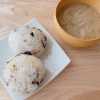 みょうがのおにぎり、きのこ味噌汁|みぃさん