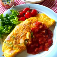 スパニッシュオムレツにサルサソース🍅