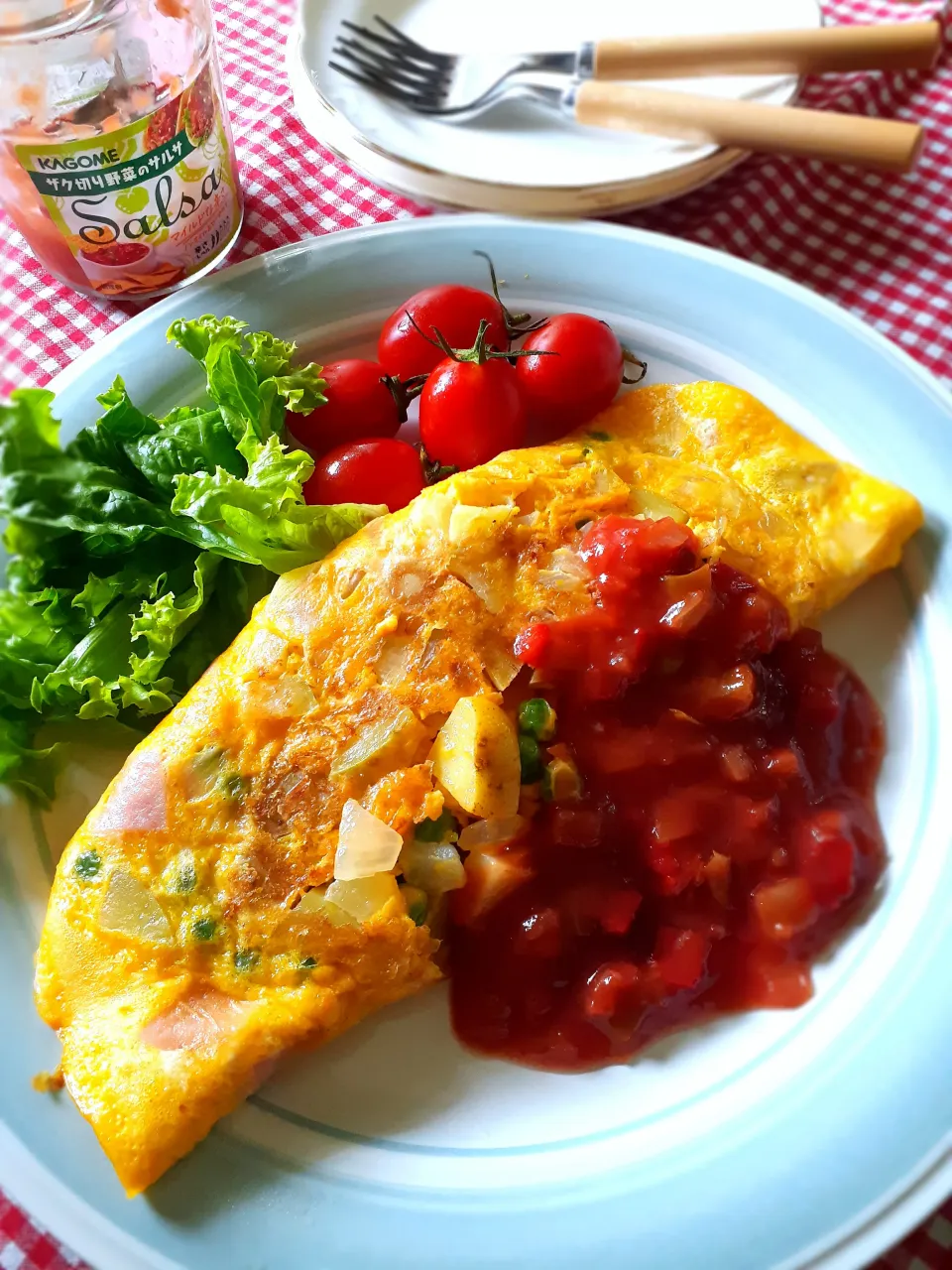 スパニッシュオムレツにサルサソース🍅|fumfumさん